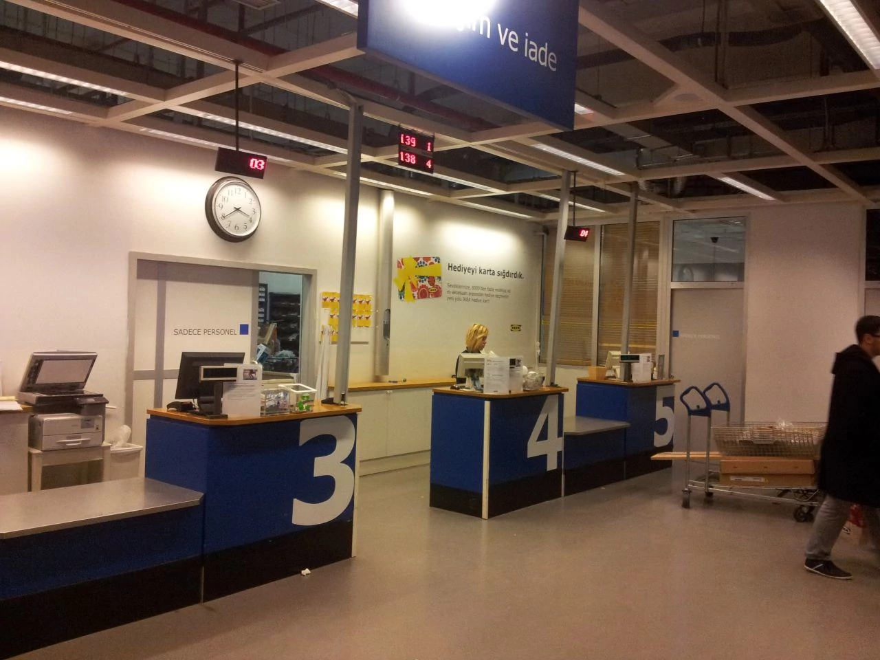 Effiziente Kundenbetreuung durch das IKEA Warteschlangensystem