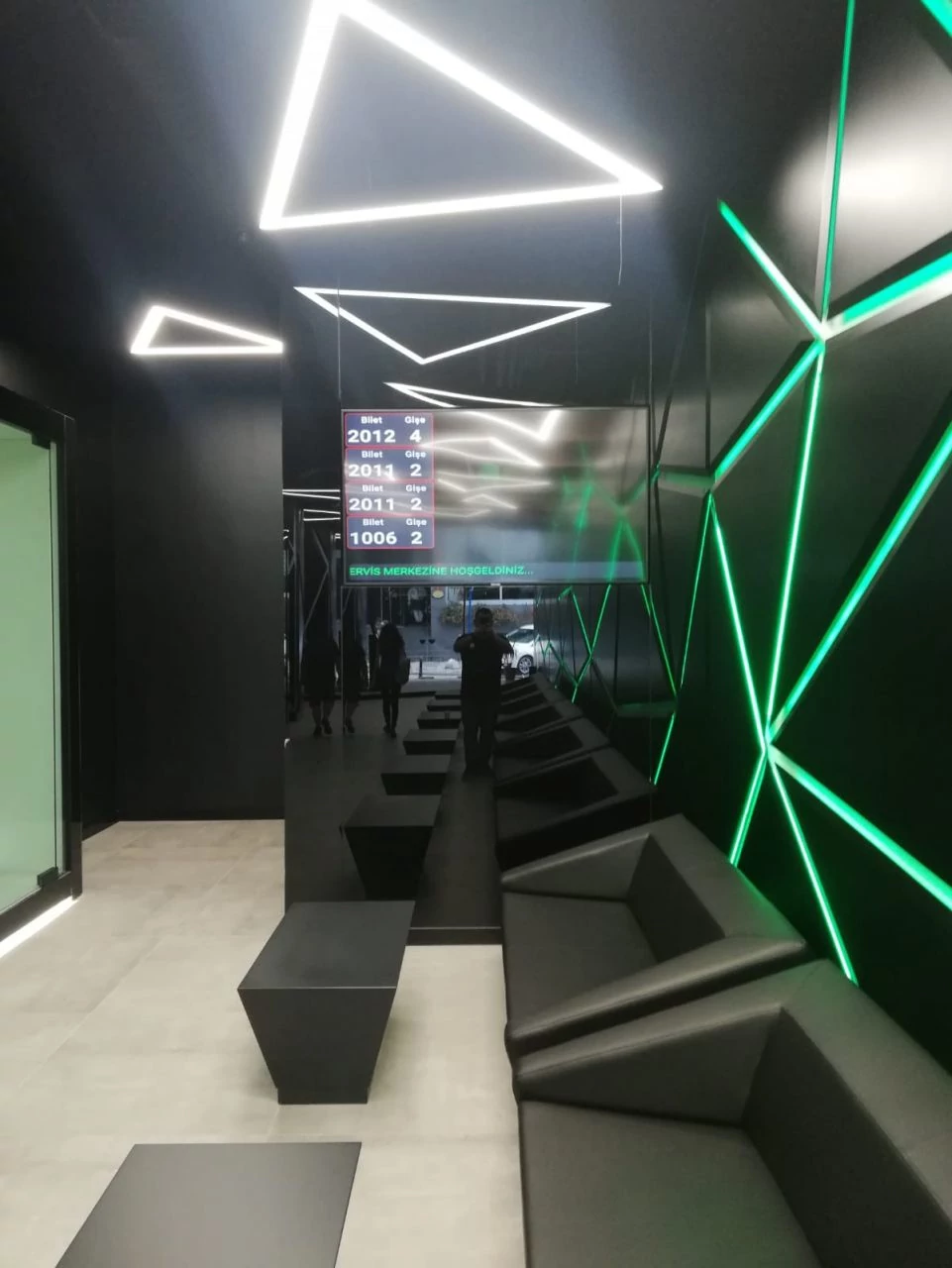 Komfortable Wartezone im Tulpar Notebook Servicezentrum